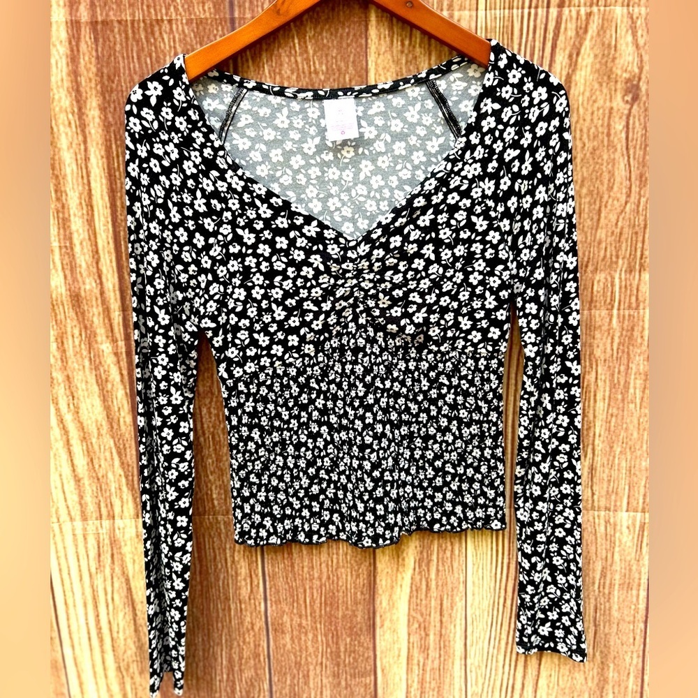 VTG Y2K NO Boundaries size 7/9 ditzy, floral, babydoll long sleeve smocked top